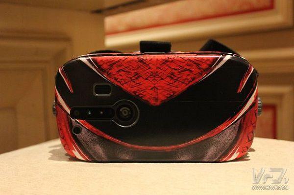 高通在CES期間展示《恐龍戰(zhàn)隊》主題VR頭顯 支持位置跟蹤